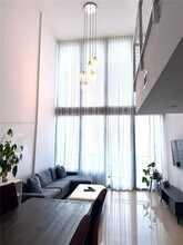 601 NE 36th St, Unit PH3305 in Miami, FL - Foto de edificio - Building Photo