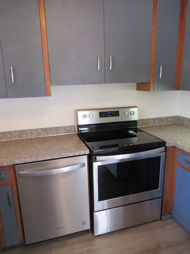 903 Cunningham Ln S in Salem, OR - Building Photo - Building Photo