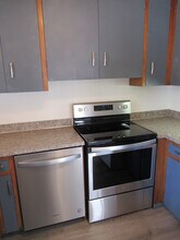 903 Cunningham Ln S in Salem, OR - Building Photo - Building Photo