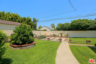 8384 Westlawn Ave in Los Angeles, CA - Building Photo - Building Photo