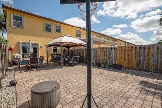11392 NW 87th Ln in Medley, FL - Building Photo - Building Photo