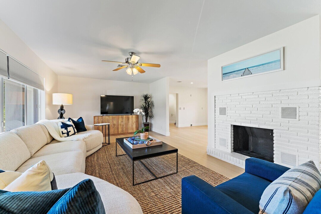 4300 Washington Rd in West Palm Beach, FL - Building Photo