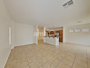 1025 Maple Pines Ave in North Las Vegas, NV - Foto de edificio - Building Photo