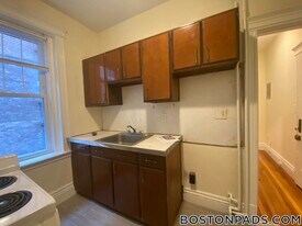29 Park Dr, Unit 12A in Boston, MA - Building Photo