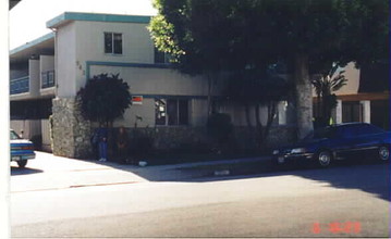 943 S Myrtle Ave in Inglewood, CA - Building Photo - Building Photo