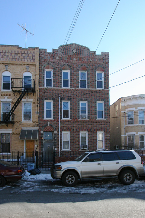 311 Montauk Ave in Brooklyn, NY - Building Photo