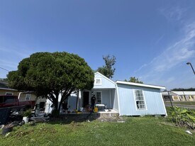 3807 Otis St in Houston, TX - Building Photo
