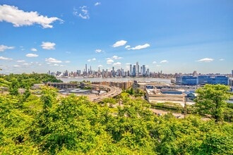 4 Lincoln Pl in Weehawken, NJ - Building Photo - Building Photo
