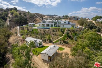 5340 Whitman Rd in Hidden Hills, CA - Building Photo - Building Photo