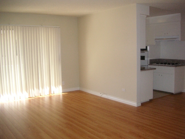 11707 Darlington Ave, Unit 00 in Los Angeles, CA - Foto de edificio - Building Photo