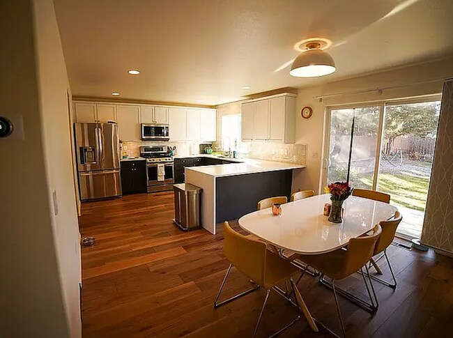 3235 NE Spring Creek Pl in Bend, OR - Building Photo - Building Photo