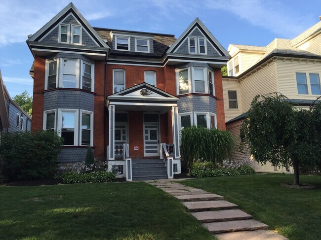 39 Cottage St, Unit 2