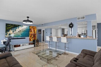 200 Leslie Dr in Hallandale Beach, FL - Foto de edificio - Building Photo