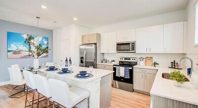 8044 Gulfstream Ct in Lakewood Ranch, FL - Building Photo - Building Photo