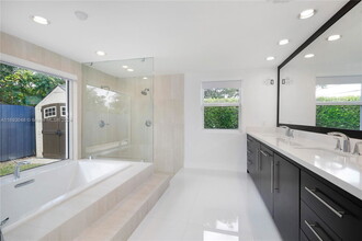 9611 SW 59th Terrace in Miami, FL - Building Photo - Building Photo