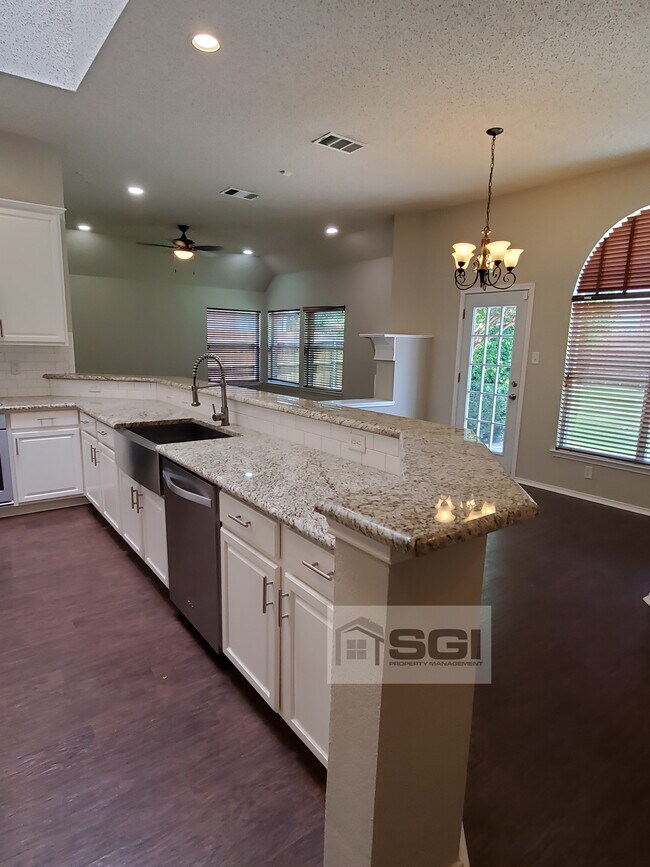 8513 Viridian Ln in Fort Worth, TX - Building Photo - Building Photo