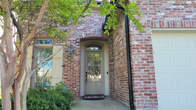 property at 2636 Cresthaven Ave