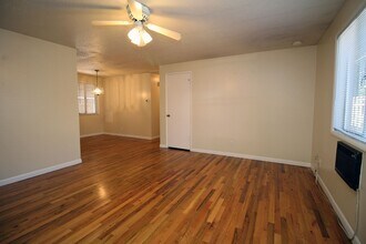 16711 SW Lake Forest Blvd in Lake Oswego, OR - Building Photo - Building Photo