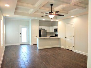 6315 Melanzane Ave in San Antonio, TX - Foto de edificio - Building Photo