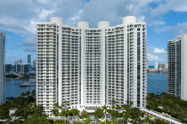 Bella Mare in Aventura, FL - Foto de edificio - Building Photo