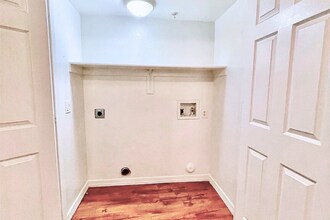 2324 W Lone Cactus Dr, Unit 11 in Phoenix, AZ - Building Photo - Building Photo