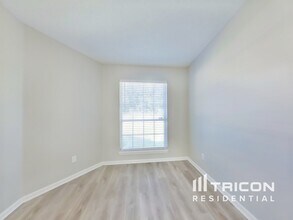 1020 Woodbridge Hollow N in Jacksonville, FL - Building Photo - Building Photo