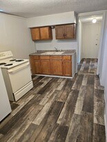 1216 Beverly St in Emporia, KS - Building Photo