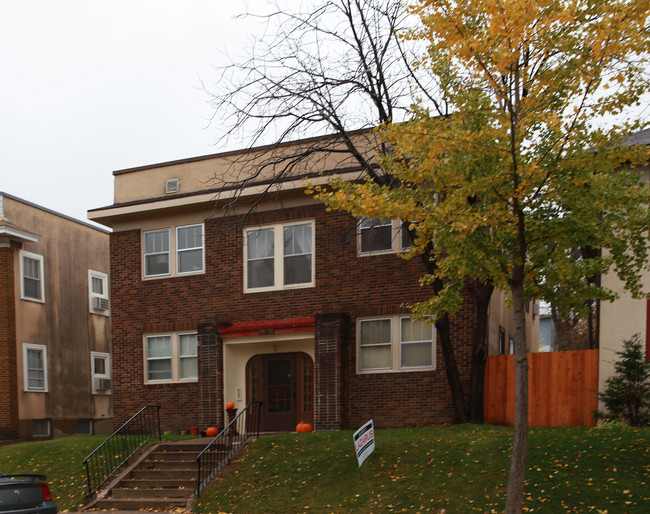 4745 Grand Ave in Minneapolis, MN - Foto de edificio - Building Photo