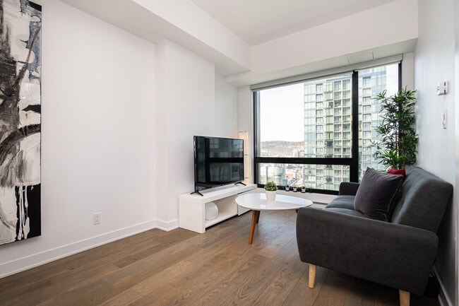 100 Av. des Canadiens-de-Montréal