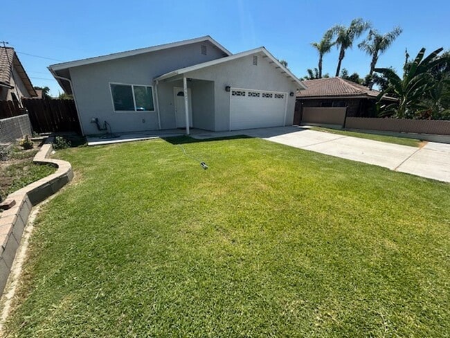 12627 2nd Dr in Cutler, CA - Building Photo - Building Photo