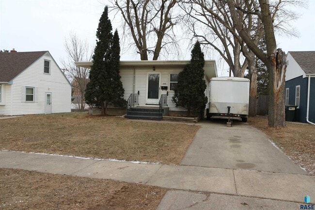 property at 2416 S Glendale Ave