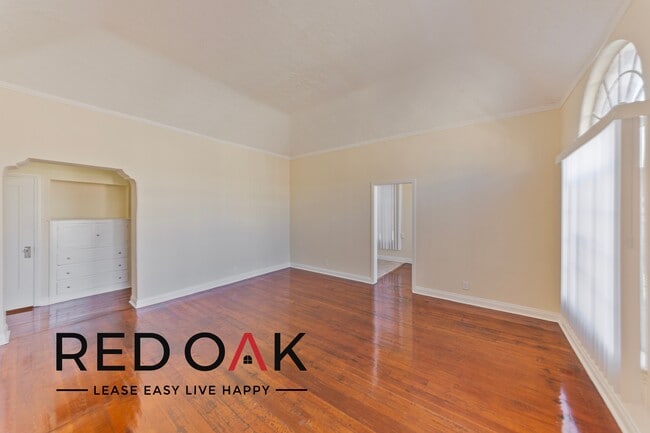 property at 621 S Gramercy Pl