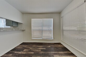 7814 Greenedge Dr in Houston, TX - Building Photo - Building Photo