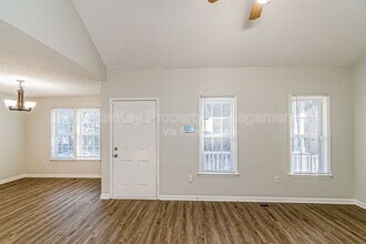 112 Burt St in Holly Springs, NC - Foto de edificio - Building Photo