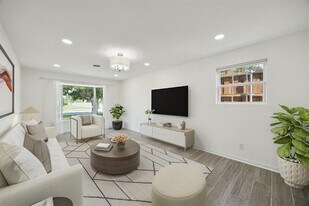 9670 Lynbrook Dr in Dallas, TX - Building Photo