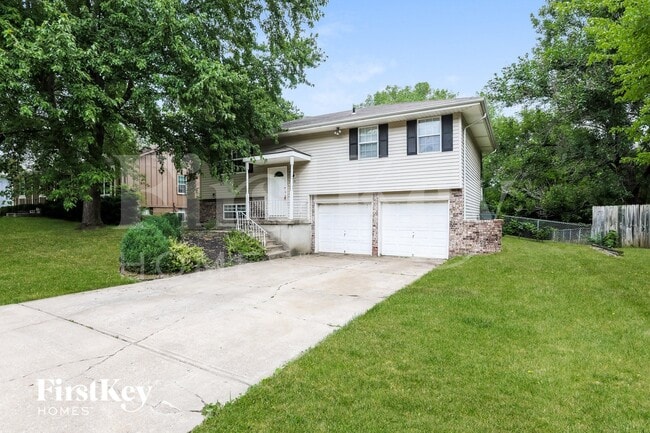 7504 E 132 Terrace in Grandview, MO - Foto de edificio - Building Photo