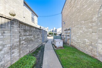 6500 Sands Point Dr in Houston, TX - Building Photo - Building Photo