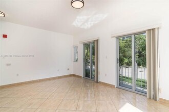 694 NE 76th St in Miami, FL - Building Photo - Building Photo