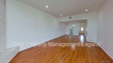 3607 Stables Ln in Dallas, TX - Building Photo - Building Photo