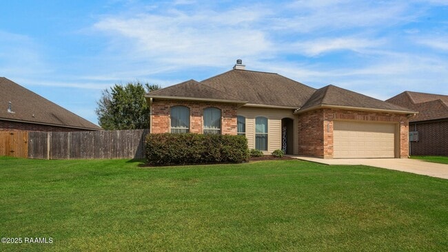 103 Still Waters Rd in Broussard, LA - Building Photo - Building Photo