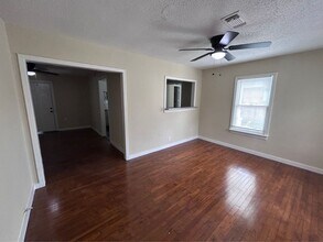 7918 Woodlyn Rd in Houston, TX - Building Photo - Building Photo