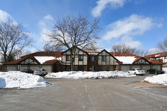 Deerpath Manor in Palatine, IL - Foto de edificio - Building Photo