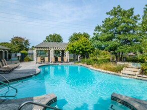 The Highlands in Overland Park, KS - Building Photo - Building Photo