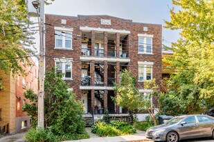 2060A Grand Blvd in Montréal, QC - Building Photo