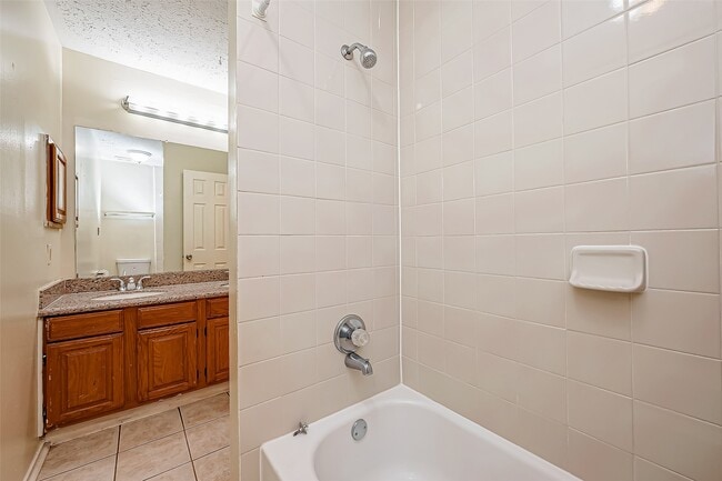 1490 Hunters Park Dr