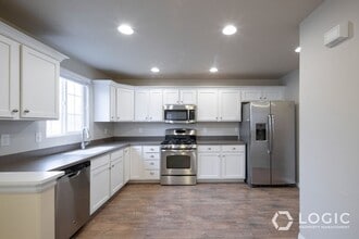 692 W Chase Ln in Centerville, UT - Building Photo - Building Photo