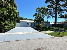 2300 SW 43rd Terrace in Fort Lauderdale, FL - Building Photo