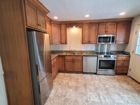40 Pine St, Unit 1 in Easton, MA - Building Photo