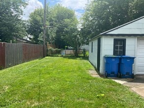 8242 Maxwell Ave in Warren, MI - Building Photo - Building Photo