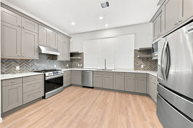 property at 4926 Chester Lk Ln